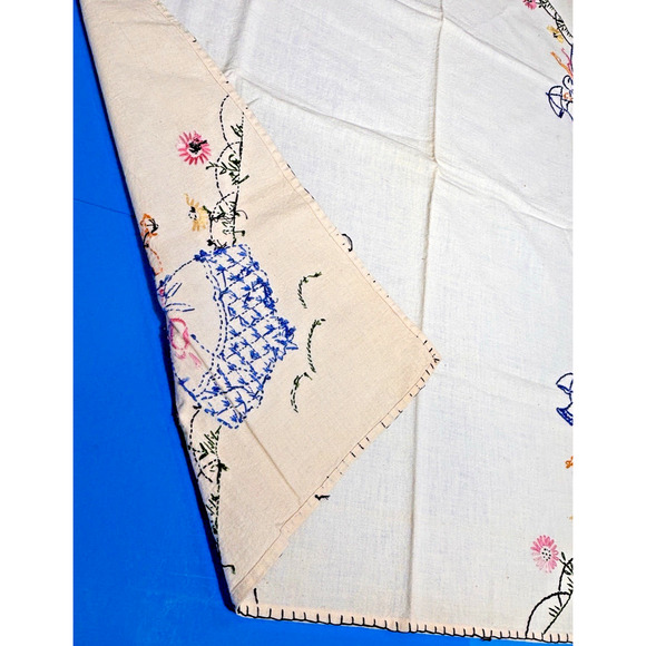 Vintage 1940s-50s Hand-Embriodered Tablecloth-Bonnet Girl Design 32" x 32" - Picture 15 of 16